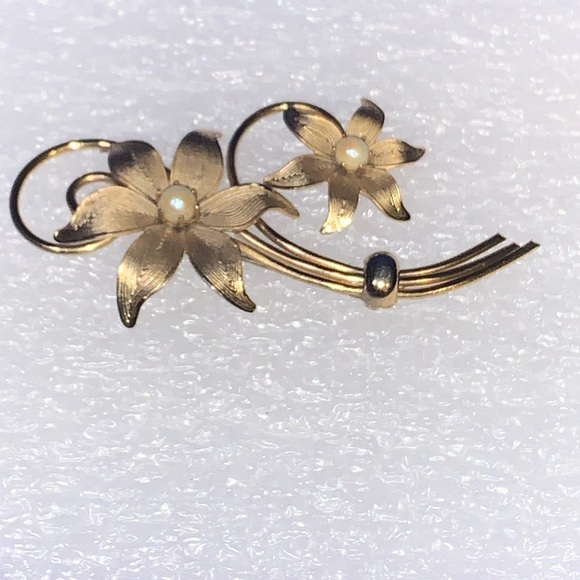 Gold Tone with Faux Pearls Floral Brooch Pin - Picture 10 of 11
